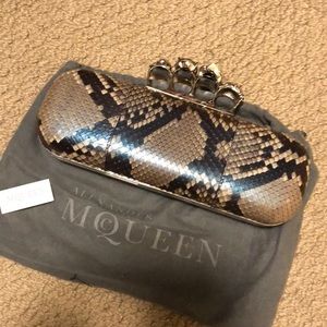 Alexander mcqueen four ring skull clutch